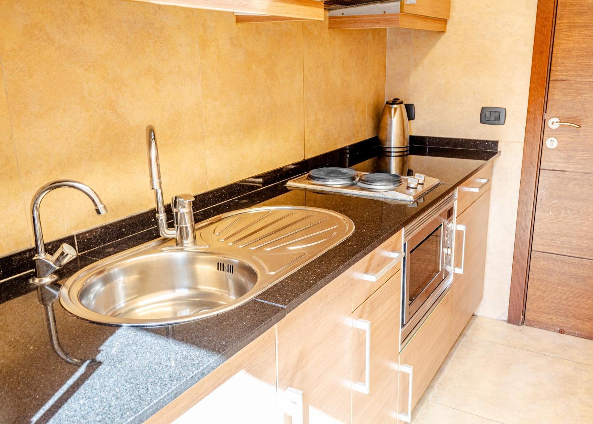 Britannia Suites Beirute Exterior foto